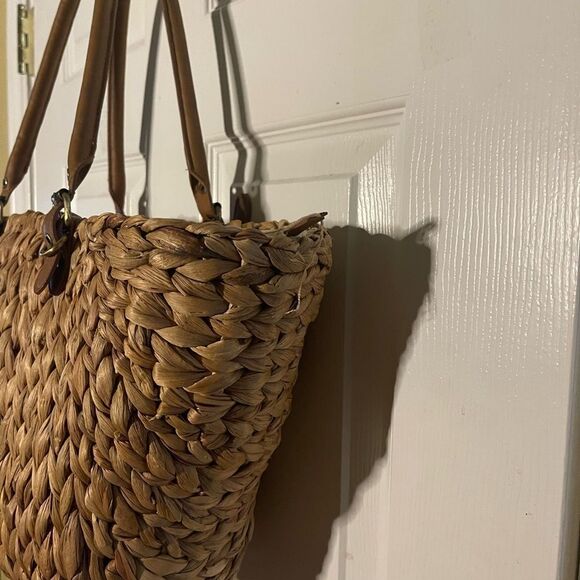 Straw Studio Tan Woven straw large Tote Bag with synthetic brown straps. - Picture 4 of 16